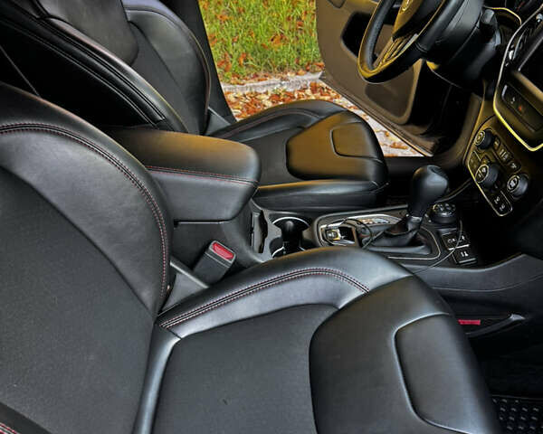 Сірий Джип Cherokee, об'ємом двигуна 3.24 л та пробігом 240 тис. км за 16000 $, фото 14 на Automoto.ua