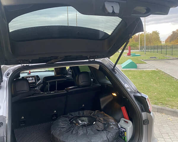 Серый Джип Чероки, объемом двигателя 2.36 л и пробегом 176 тыс. км за 16200 $, фото 31 на Automoto.ua