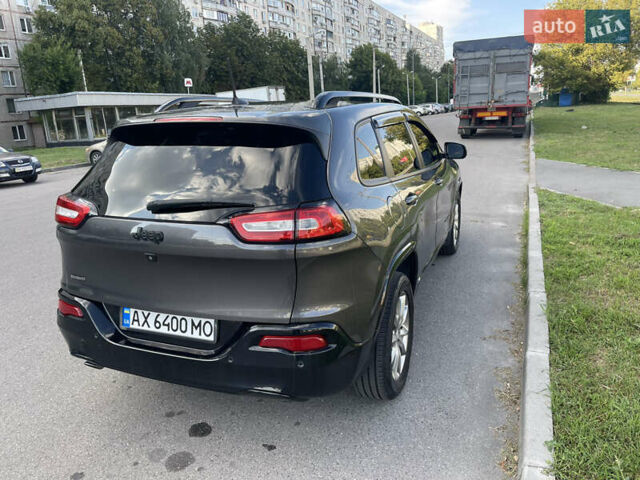 Серый Джип Чероки, объемом двигателя 2.36 л и пробегом 230 тыс. км за 13950 $, фото 5 на Automoto.ua