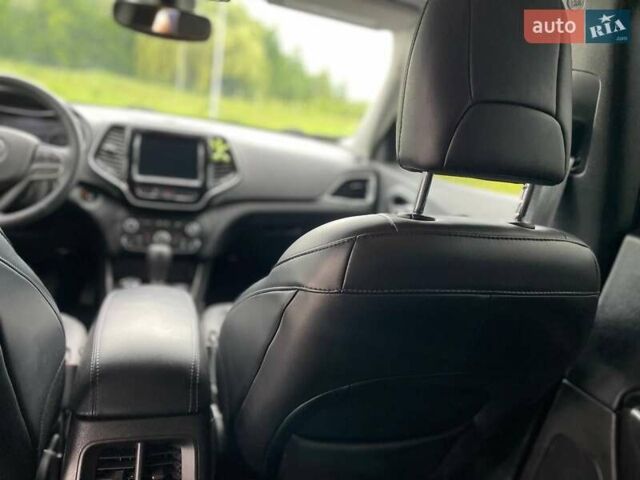 Серый Джип Чероки, объемом двигателя 1.99 л и пробегом 75 тыс. км за 20700 $, фото 18 на Automoto.ua