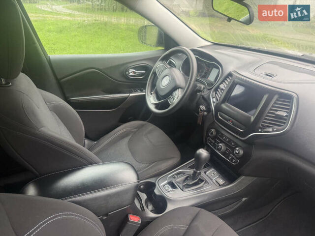 Сірий Джип Cherokee, об'ємом двигуна 2.36 л та пробігом 189 тис. км за 13800 $, фото 17 на Automoto.ua