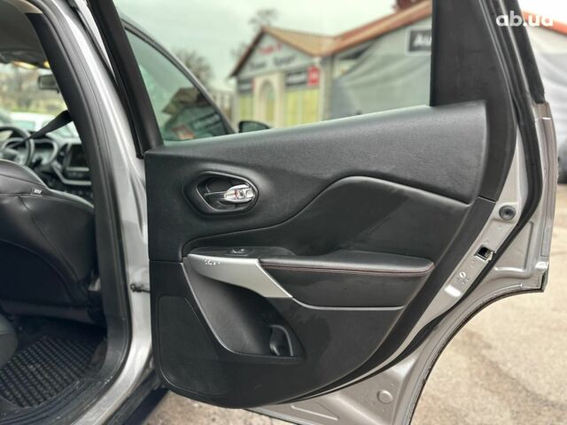 Серый Джип Чероки, объемом двигателя 2.4 л и пробегом 152 тыс. км за 15490 $, фото 18 на Automoto.ua