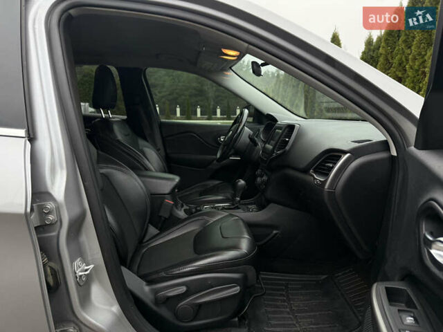 Серый Джип Чероки, объемом двигателя 2.36 л и пробегом 142 тыс. км за 14200 $, фото 22 на Automoto.ua