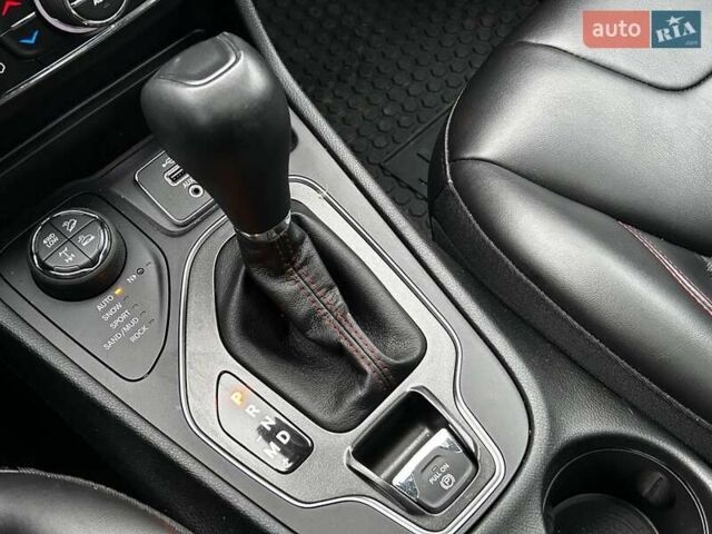 Сірий Джип Cherokee, об'ємом двигуна 3.24 л та пробігом 91 тис. км за 23290 $, фото 28 на Automoto.ua