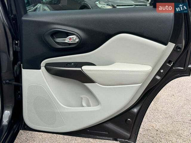 Серый Джип Чероки, объемом двигателя 3.2 л и пробегом 108 тыс. км за 21290 $, фото 21 на Automoto.ua