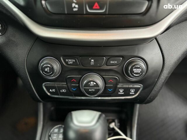 Серый Джип Чероки, объемом двигателя 2.4 л и пробегом 152 тыс. км за 15490 $, фото 26 на Automoto.ua