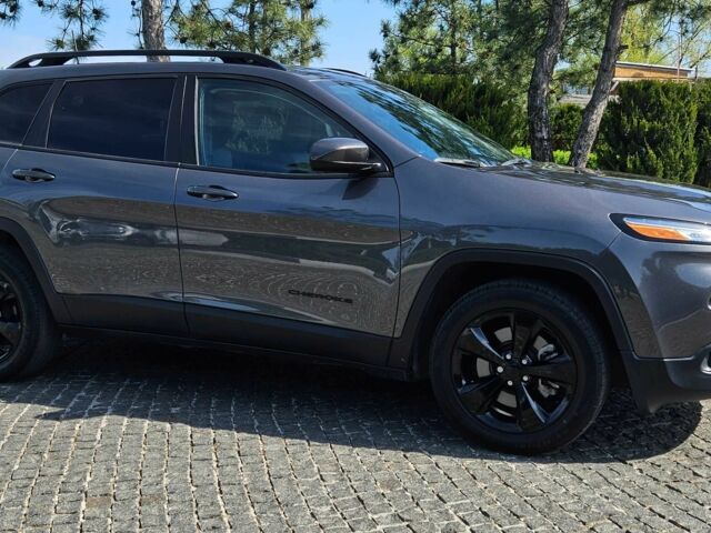 Сірий Джип Cherokee, об'ємом двигуна 0.24 л та пробігом 73 тис. км за 16200 $, фото 10 на Automoto.ua