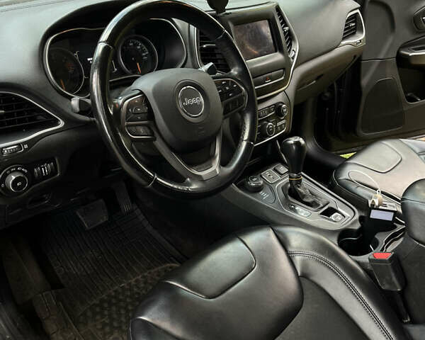 Сірий Джип Cherokee, об'ємом двигуна 2.36 л та пробігом 205 тис. км за 13950 $, фото 5 на Automoto.ua