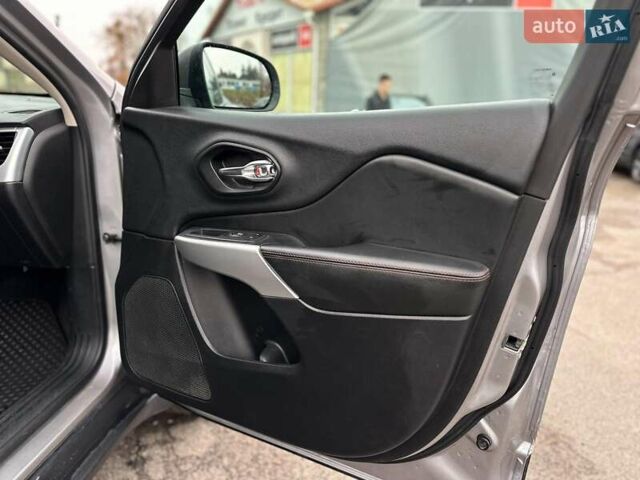 Серый Джип Чероки, объемом двигателя 2.4 л и пробегом 152 тыс. км за 15490 $, фото 21 на Automoto.ua