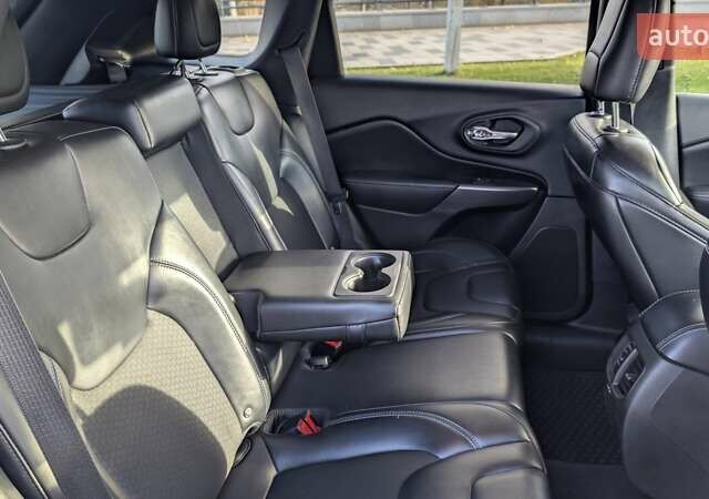 Сірий Джип Cherokee, об'ємом двигуна 2 л та пробігом 109 тис. км за 18700 $, фото 15 на Automoto.ua