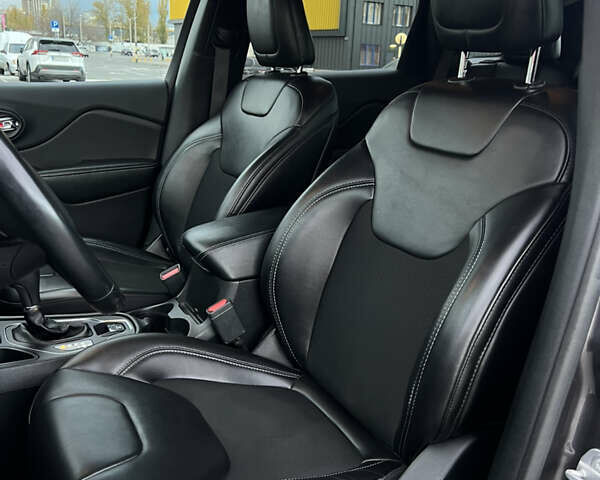 Сірий Джип Cherokee, об'ємом двигуна 3.24 л та пробігом 103 тис. км за 16900 $, фото 16 на Automoto.ua