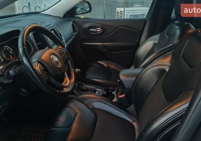 Джип Чероки 2018 в Киеве на Automoto.ua Серый Джип Чероки, объемом двигателя 3.2 л и пробегом 103 тыс. км за 17500 $, фото 4 на Automoto.ua