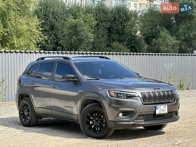 Сірий Джип Cherokee, об'ємом двигуна 3.24 л та пробігом 130 тис. км за 15999 $, фото 7 на Automoto.ua