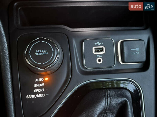 Серый Джип Чероки, объемом двигателя 3.24 л и пробегом 107 тыс. км за 19500 $, фото 31 на Automoto.ua