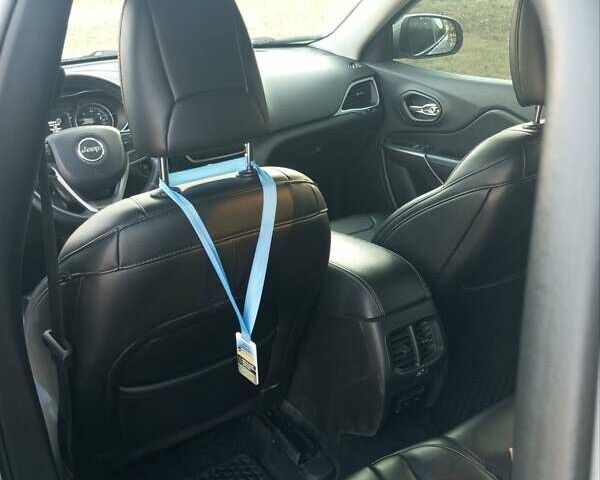 Серый Джип Чероки, объемом двигателя 2.36 л и пробегом 90 тыс. км за 18500 $, фото 5 на Automoto.ua