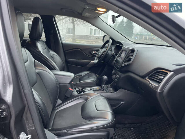 Серый Джип Чероки, объемом двигателя 2.4 л и пробегом 210 тыс. км за 14500 $, фото 32 на Automoto.ua