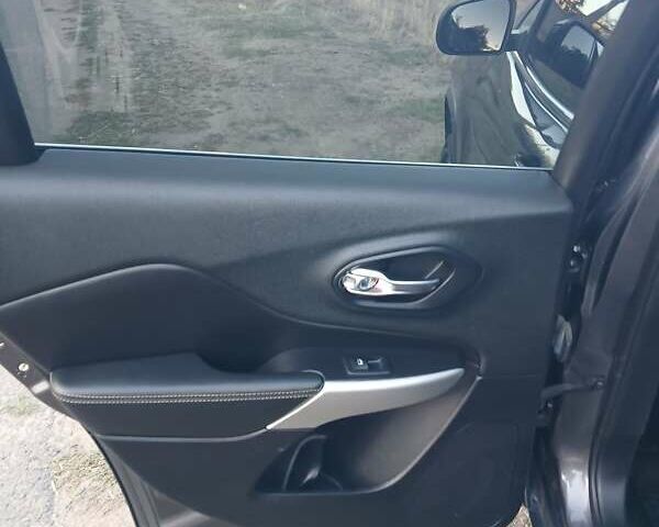 Серый Джип Чероки, объемом двигателя 2.18 л и пробегом 165 тыс. км за 18900 $, фото 15 на Automoto.ua