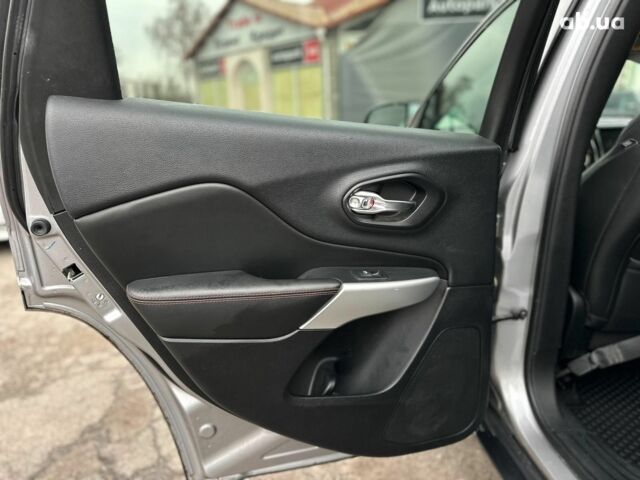 Серый Джип Чероки, объемом двигателя 2.4 л и пробегом 152 тыс. км за 15490 $, фото 15 на Automoto.ua