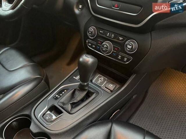 Сірий Джип Cherokee, об'ємом двигуна 2.36 л та пробігом 96 тис. км за 15900 $, фото 22 на Automoto.ua