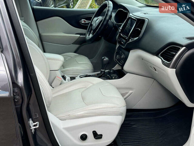 Серый Джип Чероки, объемом двигателя 3.2 л и пробегом 108 тыс. км за 21290 $, фото 25 на Automoto.ua