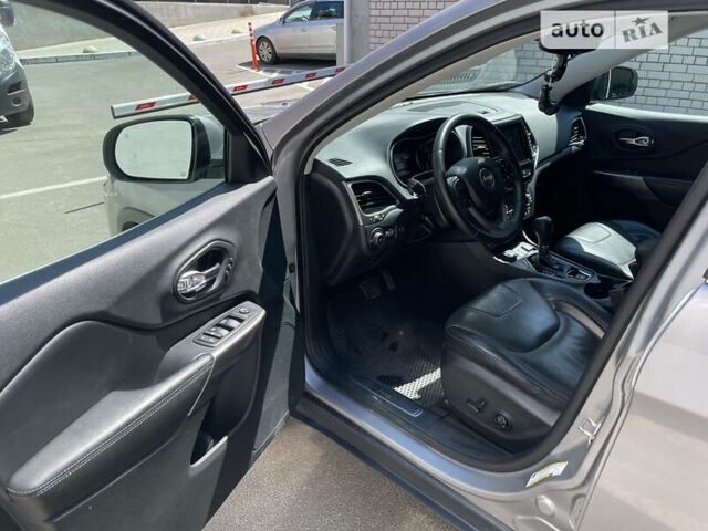 Сірий Джип Cherokee, об'ємом двигуна 3.2 л та пробігом 112 тис. км за 23800 $, фото 7 на Automoto.ua