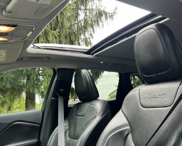 Серый Джип Чероки, объемом двигателя 3.2 л и пробегом 225 тыс. км за 15000 $, фото 20 на Automoto.ua