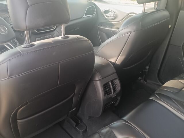 Серый Джип Чероки, объемом двигателя 3 л и пробегом 121 тыс. км за 17700 $, фото 8 на Automoto.ua