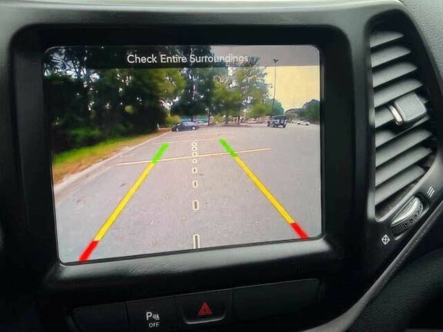 Сірий Джип Cherokee, об'ємом двигуна 2.4 л та пробігом 46 тис. км за 4900 $, фото 7 на Automoto.ua