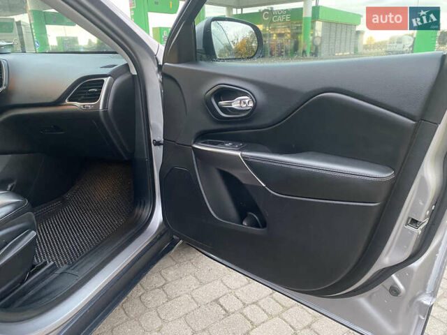 Серый Джип Чероки, объемом двигателя 2.36 л и пробегом 176 тыс. км за 16200 $, фото 12 на Automoto.ua