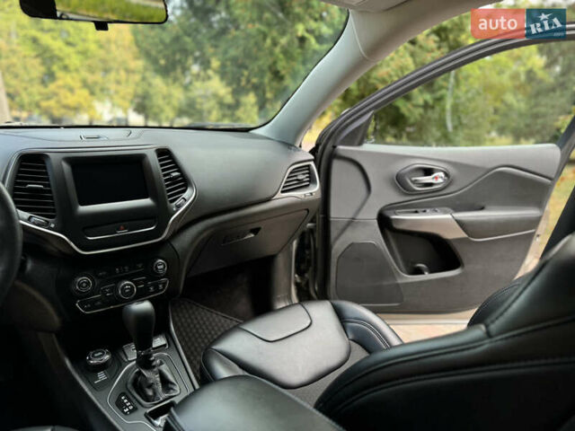 Сірий Джип Cherokee, об'ємом двигуна 3.24 л та пробігом 92 тис. км за 16500 $, фото 15 на Automoto.ua