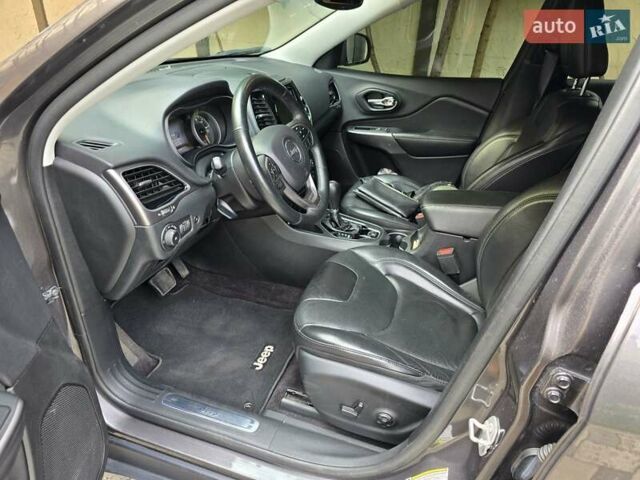 Серый Джип Чероки, объемом двигателя 2.4 л и пробегом 113 тыс. км за 15999 $, фото 4 на Automoto.ua