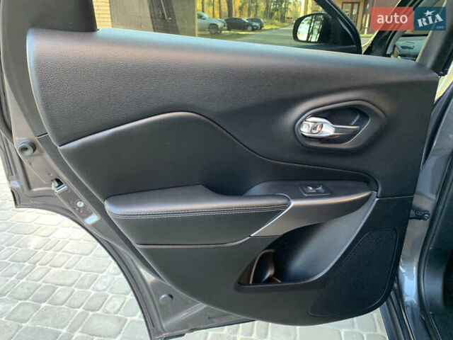 Сірий Джип Cherokee, об'ємом двигуна 2.36 л та пробігом 150 тис. км за 16600 $, фото 88 на Automoto.ua