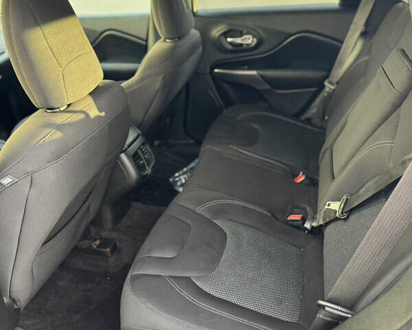 Сірий Джип Cherokee, об'ємом двигуна 2.36 л та пробігом 131 тис. км за 14900 $, фото 9 на Automoto.ua