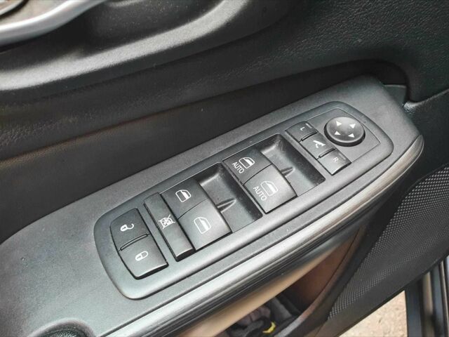 Сірий Джип Cherokee, об'ємом двигуна 0 л та пробігом 90 тис. км за 11500 $, фото 15 на Automoto.ua