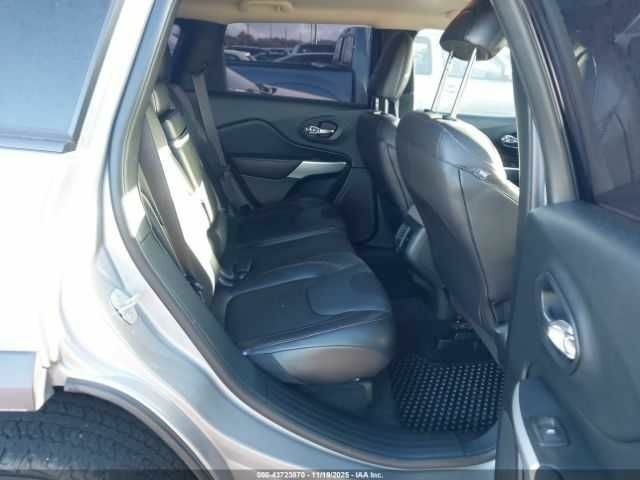 Сірий Джип Cherokee, об'ємом двигуна 2.4 л та пробігом 34 тис. км за 3000 $, фото 7 на Automoto.ua