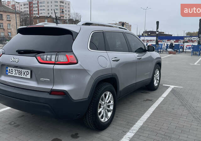 Серый Джип Чероки, объемом двигателя 2.36 л и пробегом 198 тыс. км за 16255 $, фото 3 на Automoto.ua