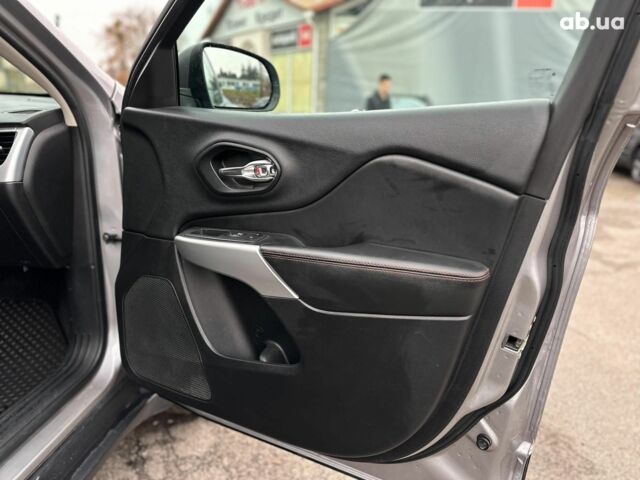 Серый Джип Чероки, объемом двигателя 2.4 л и пробегом 152 тыс. км за 15490 $, фото 21 на Automoto.ua