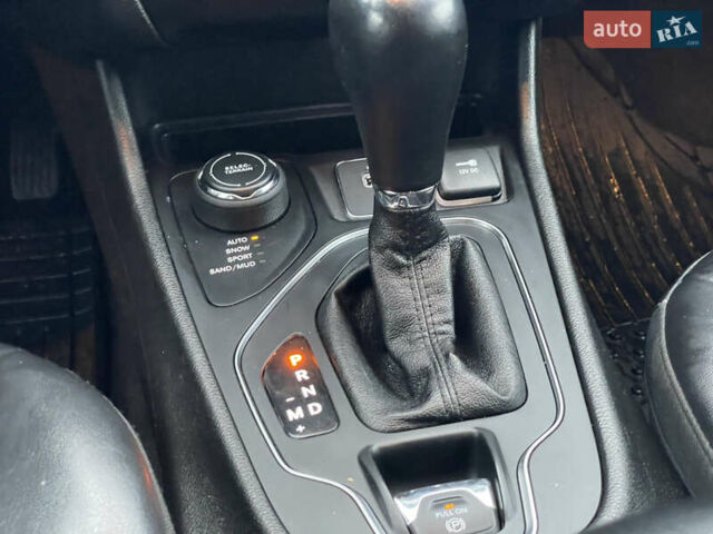 Серый Джип Чероки, объемом двигателя 2.4 л и пробегом 210 тыс. км за 14500 $, фото 26 на Automoto.ua