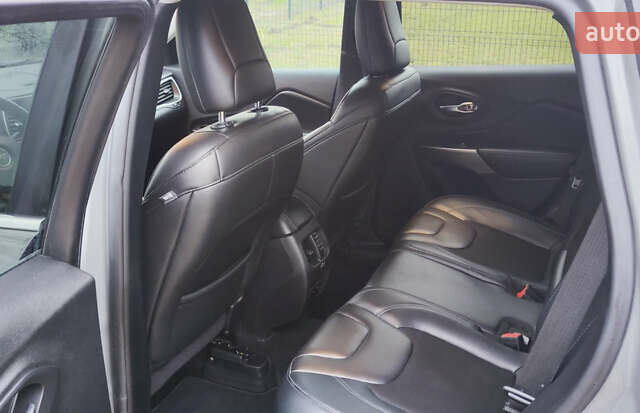 Сірий Джип Cherokee, об'ємом двигуна 2.36 л та пробігом 140 тис. км за 16200 $, фото 12 на Automoto.ua