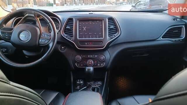 Сірий Джип Cherokee, об'ємом двигуна 3.24 л та пробігом 134 тис. км за 18600 $, фото 7 на Automoto.ua