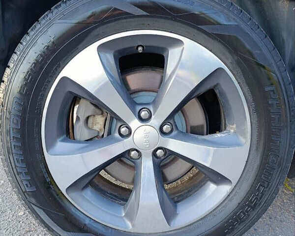 Серый Джип Чероки, объемом двигателя 3.2 л и пробегом 234 тыс. км за 15499 $, фото 5 на Automoto.ua