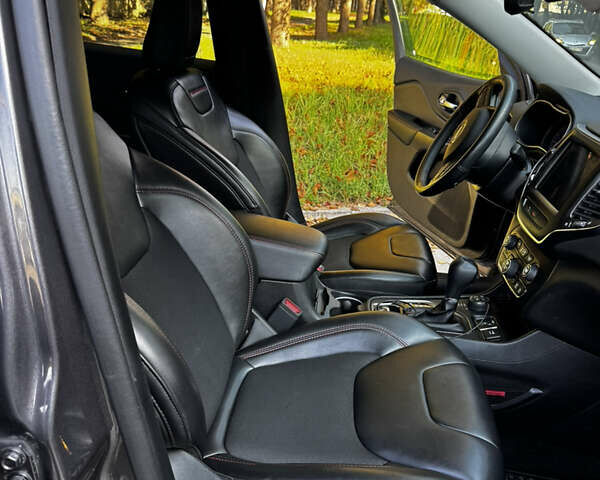 Сірий Джип Cherokee, об'ємом двигуна 3.24 л та пробігом 240 тис. км за 16000 $, фото 16 на Automoto.ua