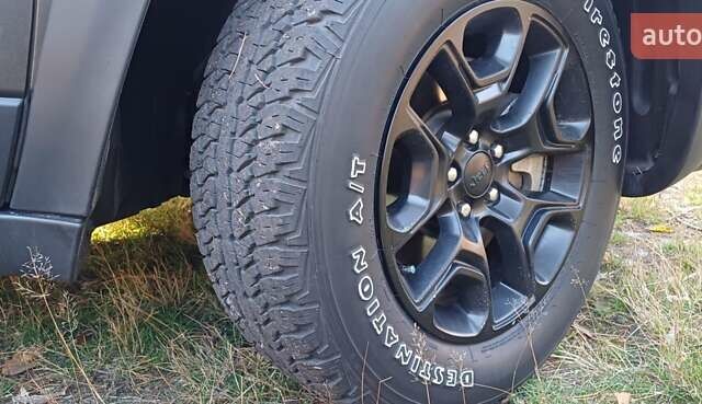 Сірий Джип Cherokee, об'ємом двигуна 3.24 л та пробігом 54 тис. км за 21300 $, фото 19 на Automoto.ua