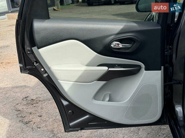 Серый Джип Чероки, объемом двигателя 3.2 л и пробегом 108 тыс. км за 21290 $, фото 18 на Automoto.ua