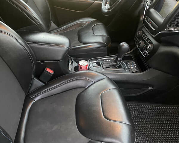 Серый Джип Чероки, объемом двигателя 2.36 л и пробегом 176 тыс. км за 16200 $, фото 13 на Automoto.ua