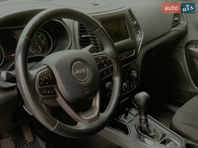Сірий Джип Cherokee, об'ємом двигуна 2.36 л та пробігом 139 тис. км за 16800 $, фото 11 на Automoto.ua