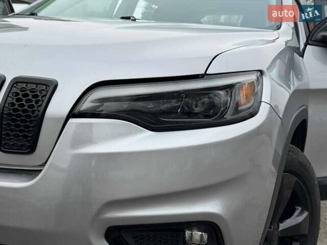 Серый Джип Чероки, объемом двигателя 3.24 л и пробегом 81 тыс. км за 20000 $, фото 7 на Automoto.ua