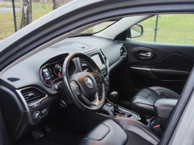 Серый Джип Чероки, объемом двигателя 2.4 л и пробегом 108 тыс. км за 8900 $, фото 9 на Automoto.ua