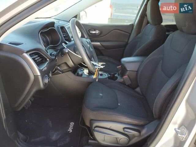 Серый Джип Чероки, объемом двигателя 2.36 л и пробегом 84 тыс. км за 2500 $, фото 6 на Automoto.ua