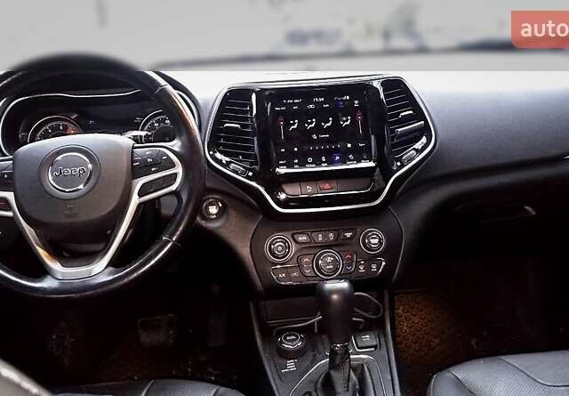 Серый Джип Чероки, объемом двигателя 2 л и пробегом 83 тыс. км за 26500 $, фото 1 на Automoto.ua